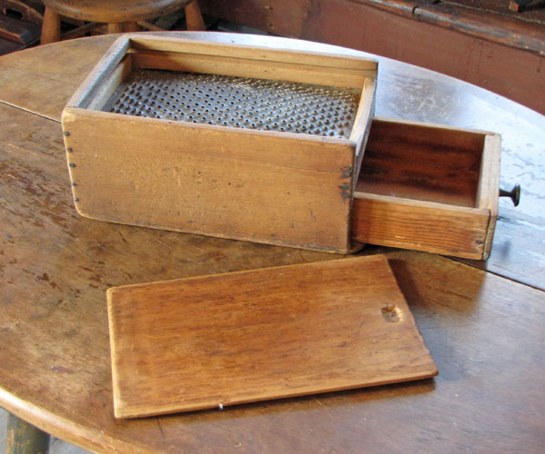 Hanging Slide Lid Grater